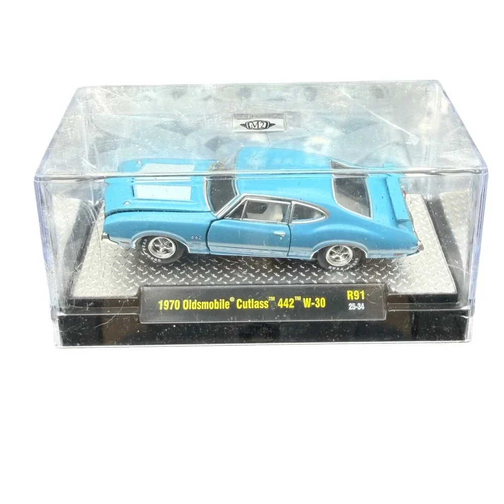 M2 Machines 1970 Oldsmobile Cutlass 442 W-30 Blue Diecast Car R91 1:64 Vintage